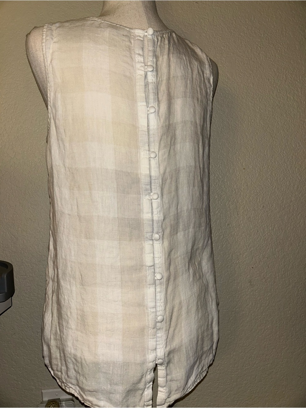 100% Linen J Jill Sleeveless Ivory Stripped Button-Back Shirt
